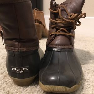 Duck boots